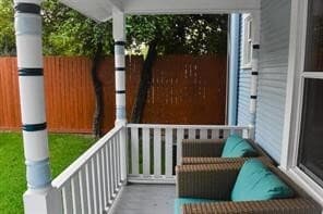 Building Photo - 1813 Gentry St