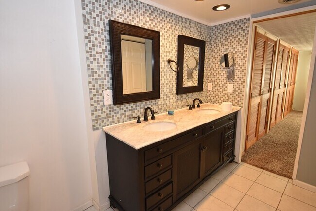 Building Photo - Beautiful 3 Bedroom Home over Looking Lake Chapin