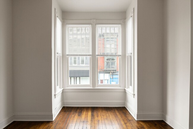 Building Photo - Cozy Urban Studio