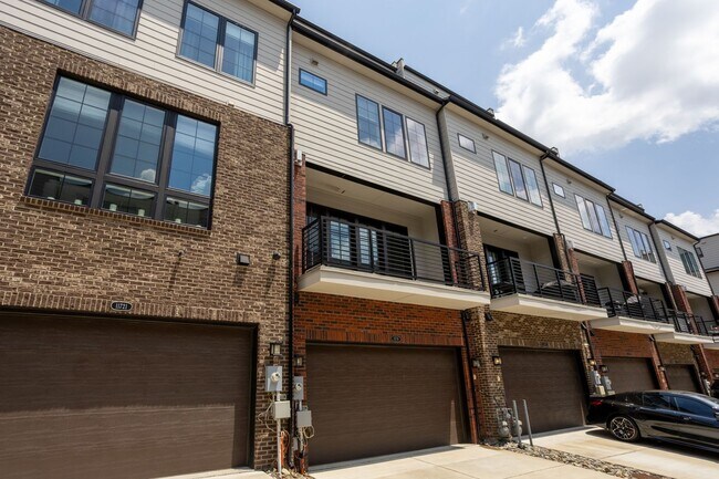 Building Photo - Luxury Reston Rental