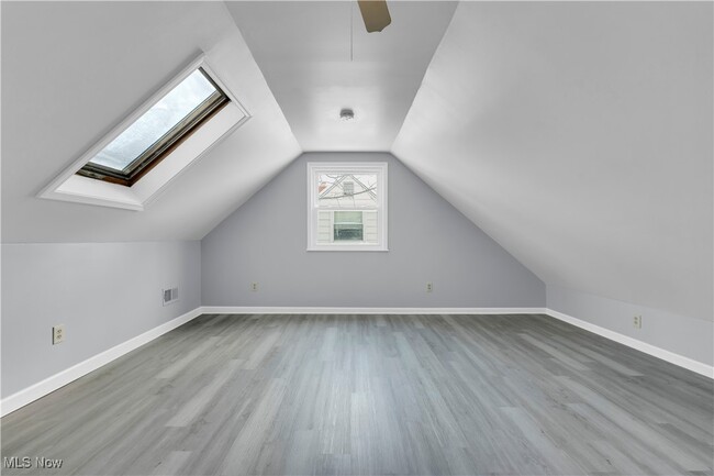 Building Photo - 369 E 232nd St