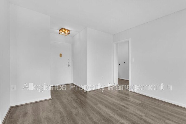 Building Photo - 1225 Martha Custis Dr