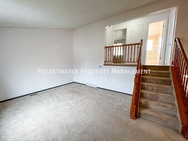 Building Photo - 2207 Tulip St