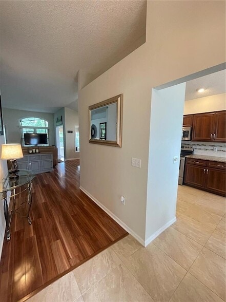 Building Photo - 11240 Hollander Ave