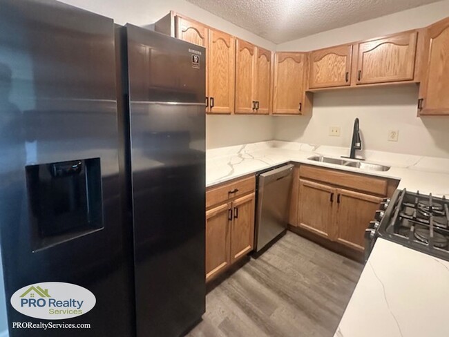 Building Photo - 1 Bedroom  Condo **Half off 1 Month's Rent...