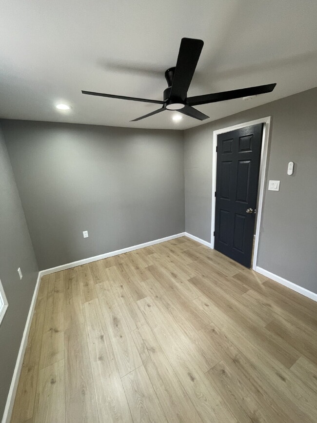 Building Photo - 4 Bedroom 2 bath new Renovation in West Mifflin