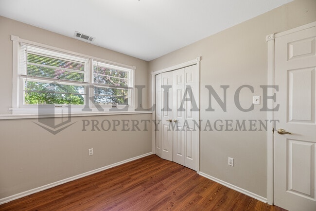 Building Photo - 1440 Community Dr