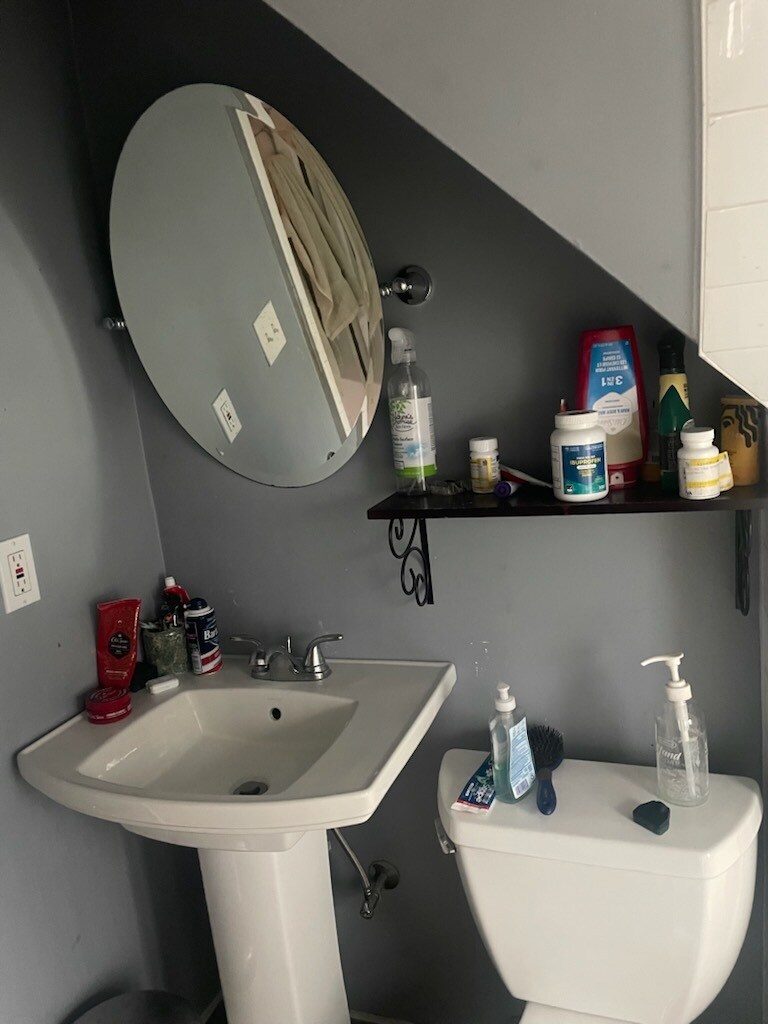 Bathroom 2 - 29 Bungalow Ave