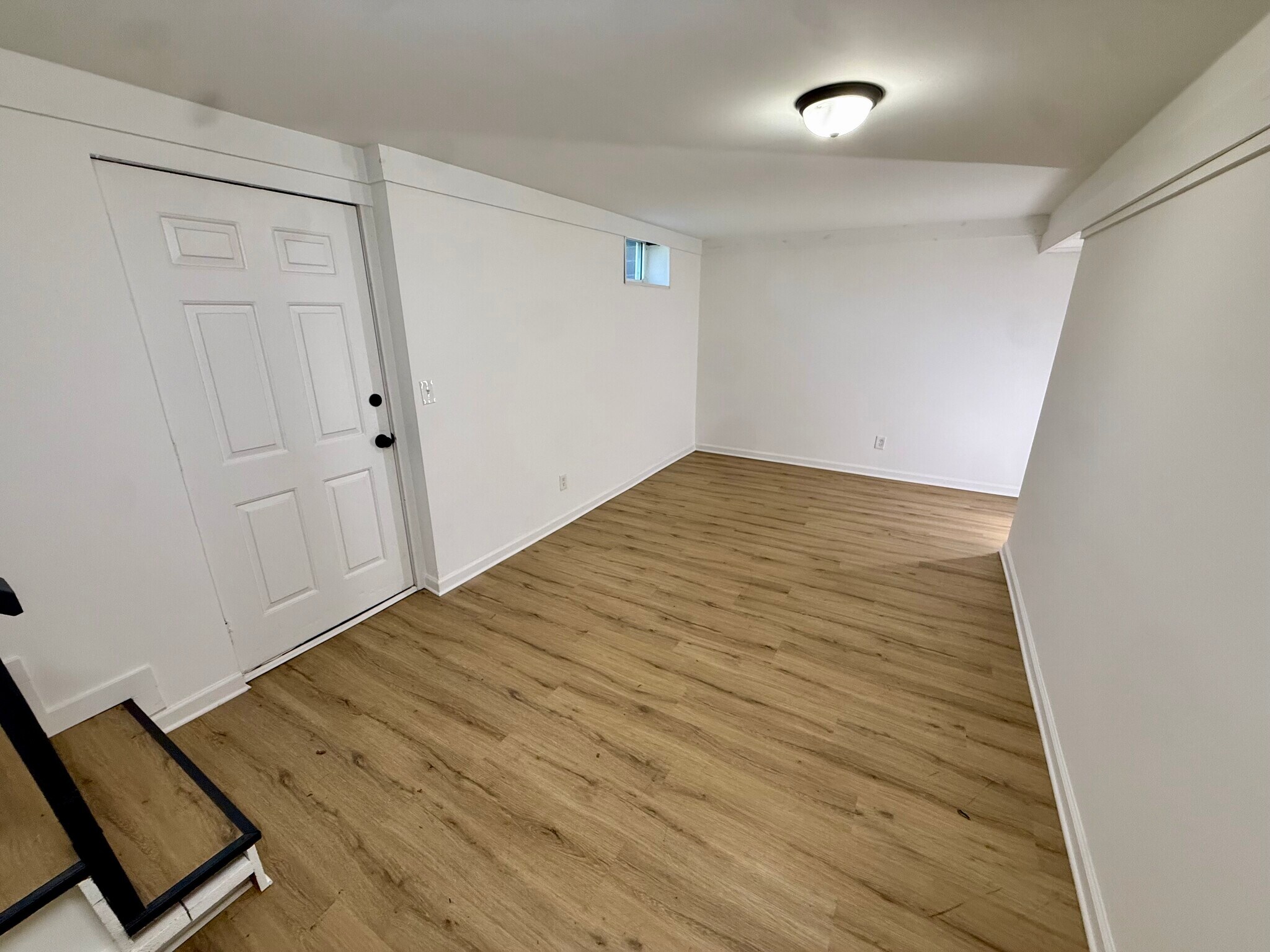 Downstairs den area - 12 Moore St