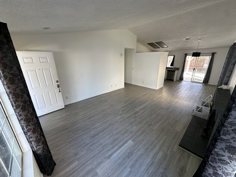 Building Photo - 4732 Katrina Pl