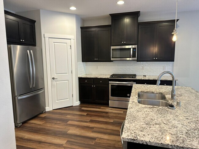 Building Photo - Beautiful 2-Story Home in Mount Vista Neighborhood!