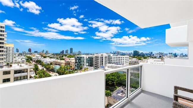 Building Photo - 100 Lincoln Rd
