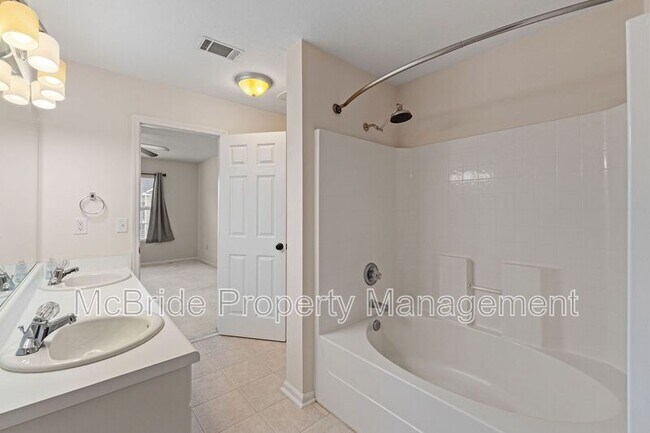 Building Photo - 429 Snead Way