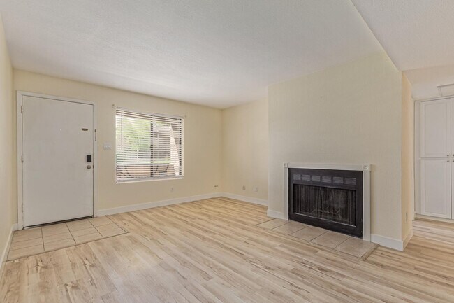 Building Photo - 5995 N 78th St