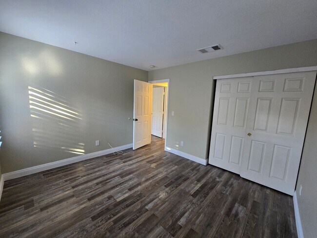 Building Photo - A Fabulous 4 Bedroom Home in Peccole Ranch