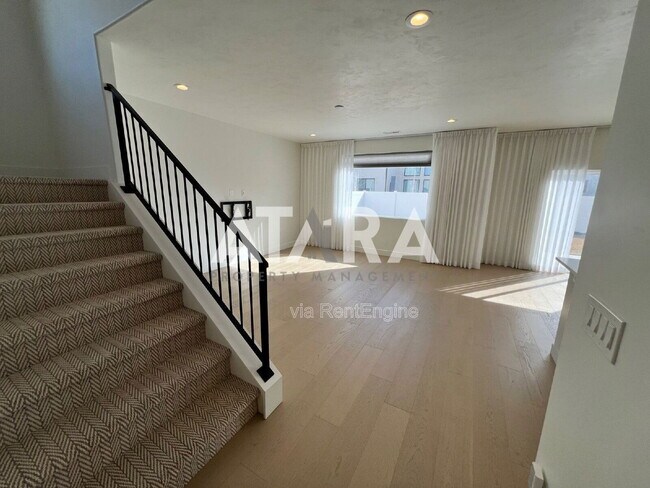 Building Photo - 955 S 850 W