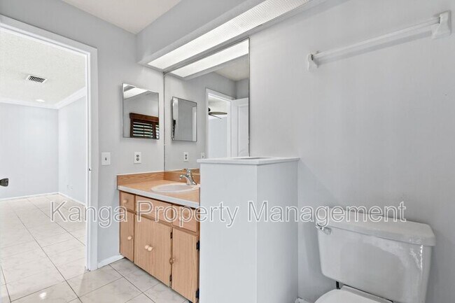 Building Photo - 4105 Shelley Rd S