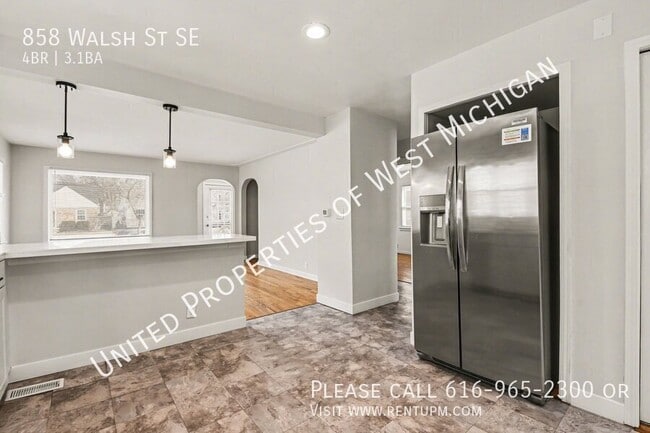 Building Photo - 858 Walsh St SE