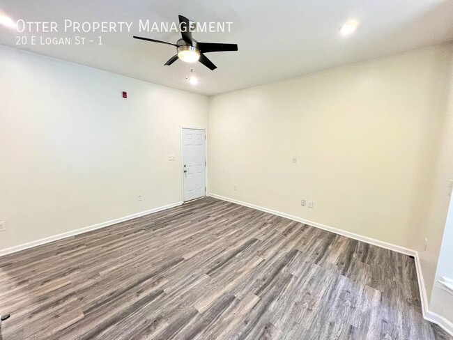 Building Photo - Large 2BR/1BA Apartment with Dedicated Par...