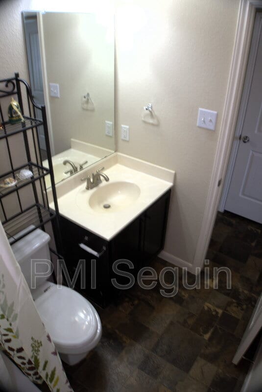 Building Photo - 111 Hoya Ln