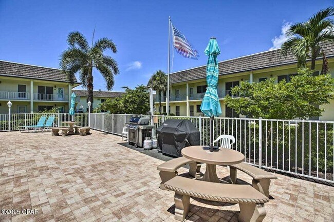 Building Photo - 17670 Front Beach Rd