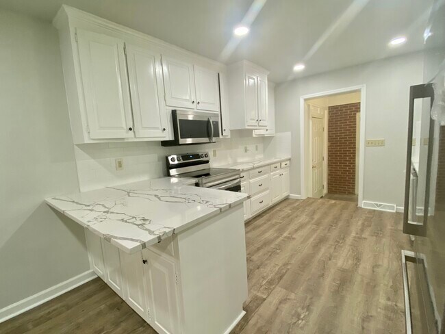 Building Photo - 609 Sunset Ave