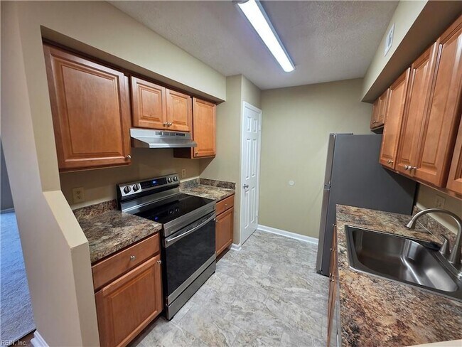 Building Photo - 4003 Governors Square