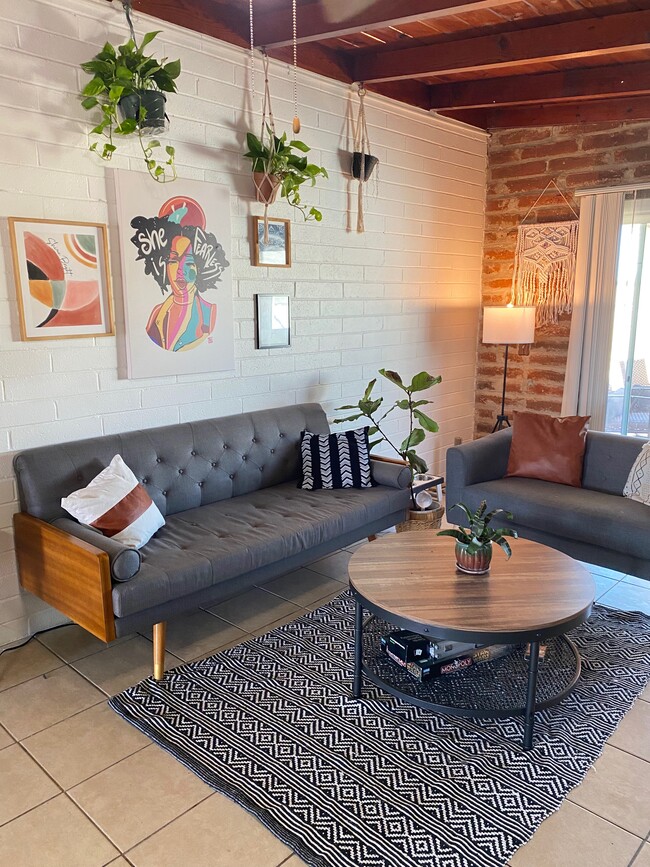 Primary Photo - 174 W Borrego St