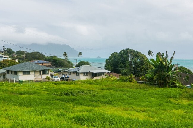 Building Photo - Lulani Ocean (Kaneohe) Single family home: 3-bed, 2 full bath now available for rent ! (Pet frien...