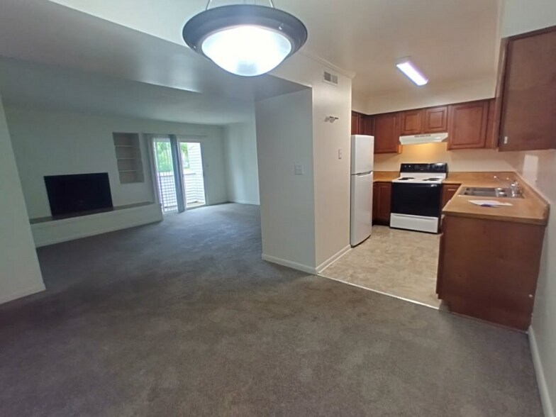 Building Photo - 600 Reusens Rd