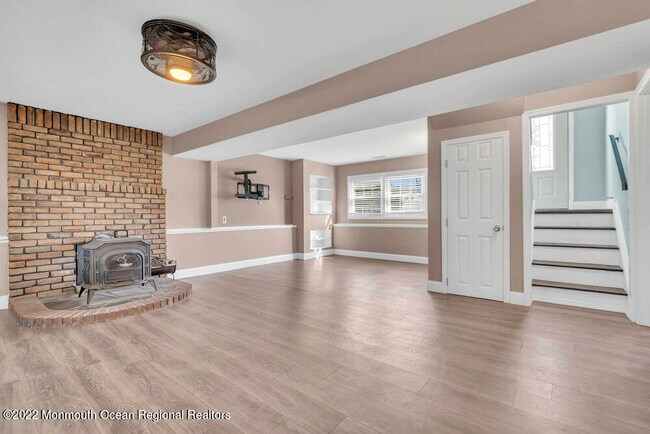 Building Photo - 110 Sherwood Ln