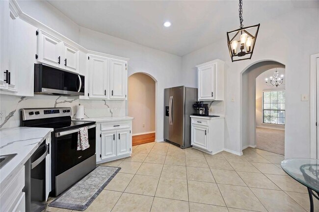 Building Photo - 6018 Lynwood Banks Ln