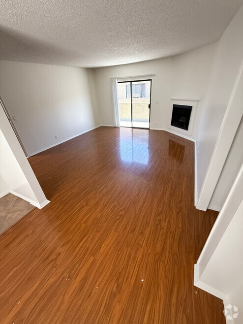 Building Photo - 14942 Burbank Blvd