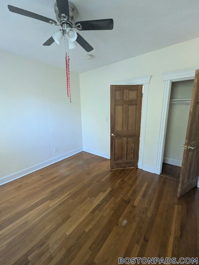 Building Photo - 364 Riverway