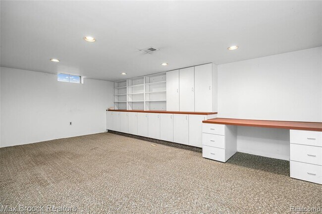 Building Photo - 28977 Lake Park Dr