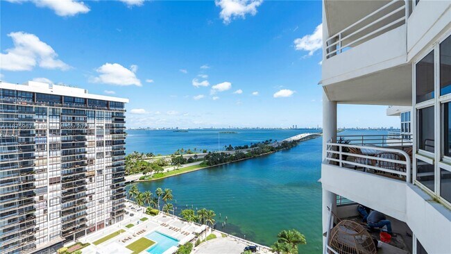 Building Photo - 555 NE 34th St