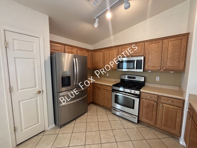 Building Photo - 7135 S Oakbank Dr