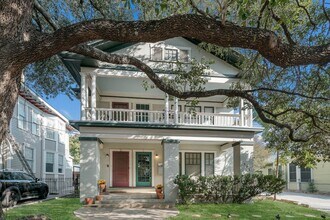 Building Photo - Historic Charm Near The Pearl
