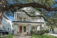 Building Photo - Historic Charm Near The Pearl