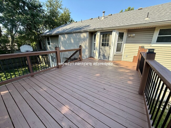 Building Photo - 719 S Park Dr