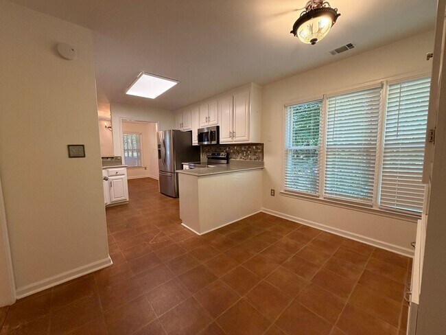 Building Photo - Beautiful Pet-Friendly, 3 Bedroom, 2 Bath House in Bogart, Georgia on 1-acre lot