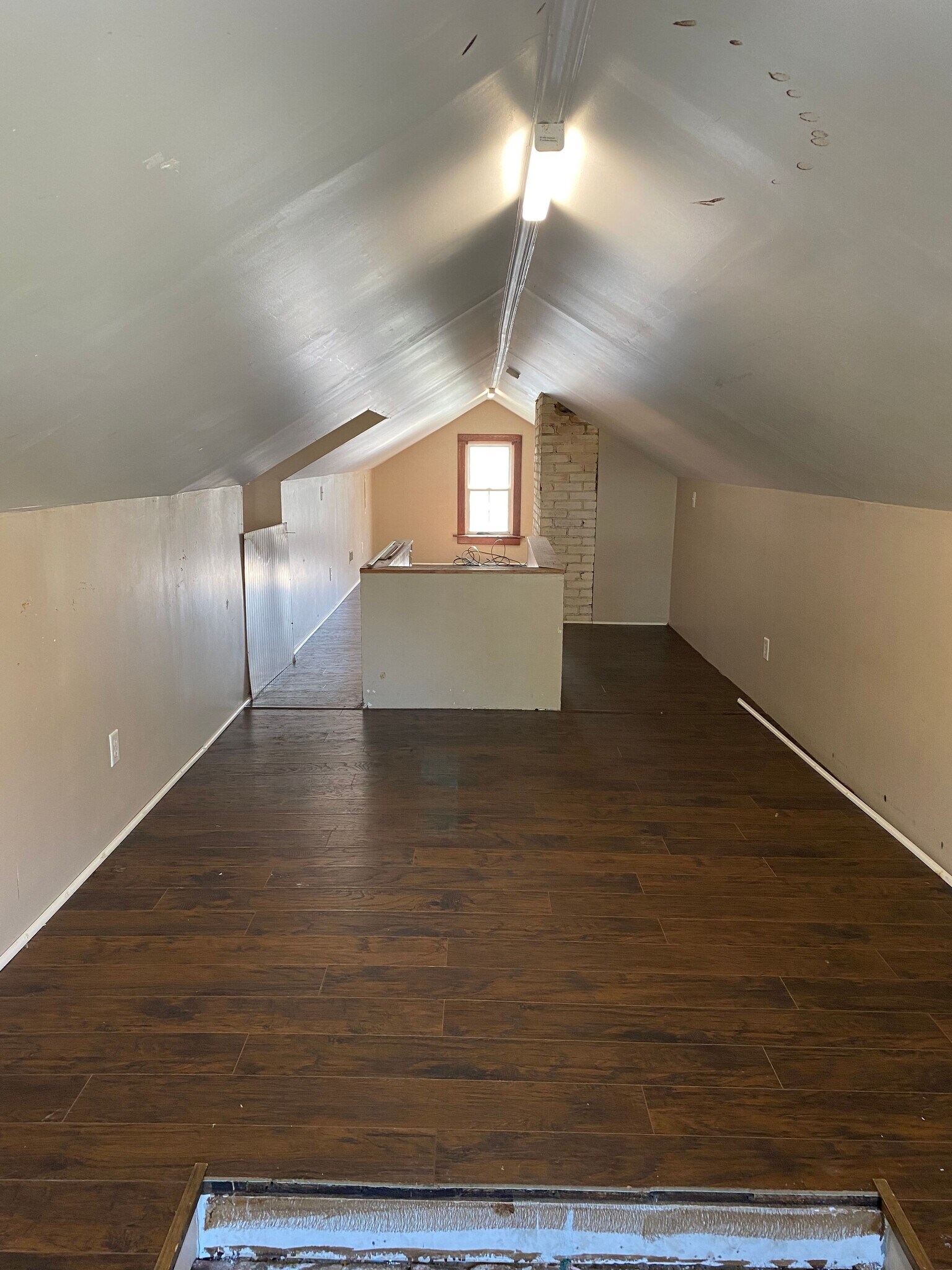 Building Photo - 208 NW End Blvd