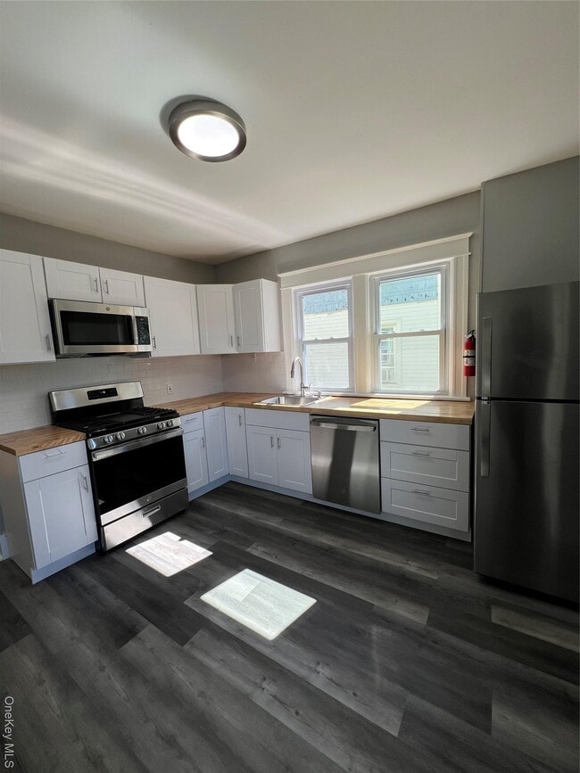 Building Photo - 46 Manitou Ave