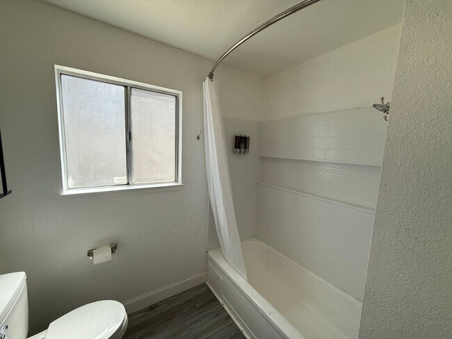Building Photo - Updated single story home located in Ceres!