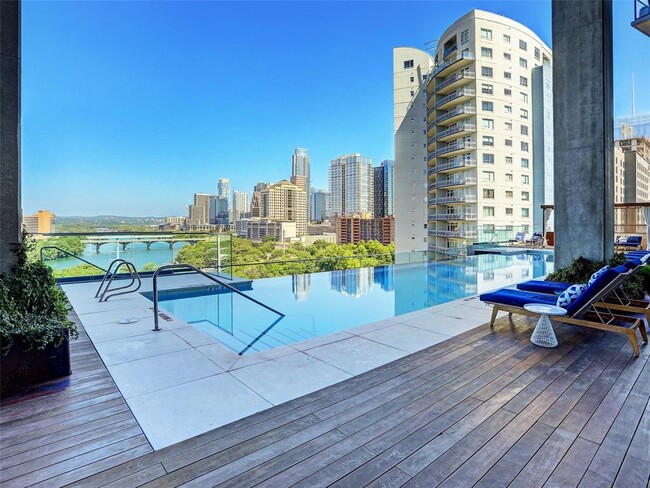 Building Photo - 70 Rainey St