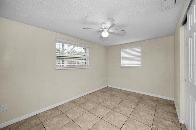 Building Photo - 7402 Country Club Dr