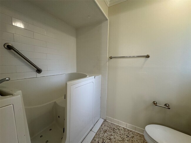 Building Photo - 5435 Mossy Timbers Dr