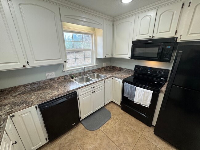 Building Photo - 1043 MS-28