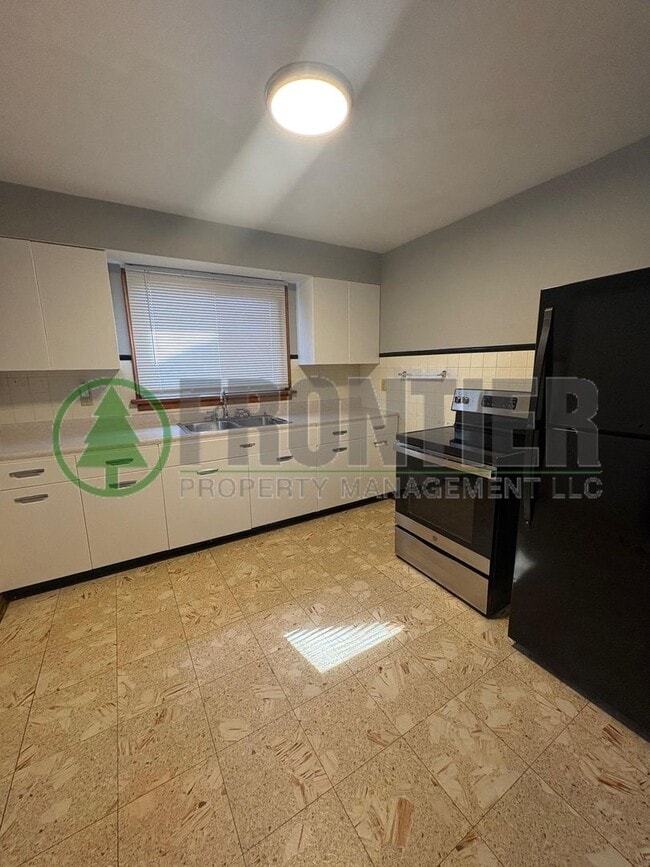 Building Photo - 532 Ames Pl