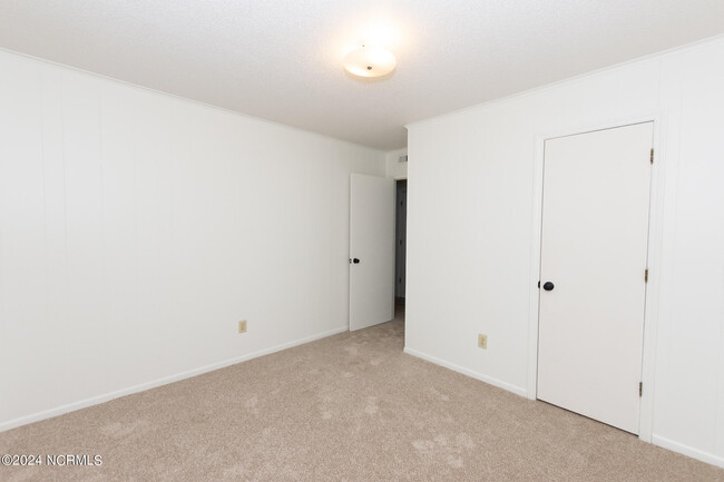 Building Photo - 104 Ravenwood Dr